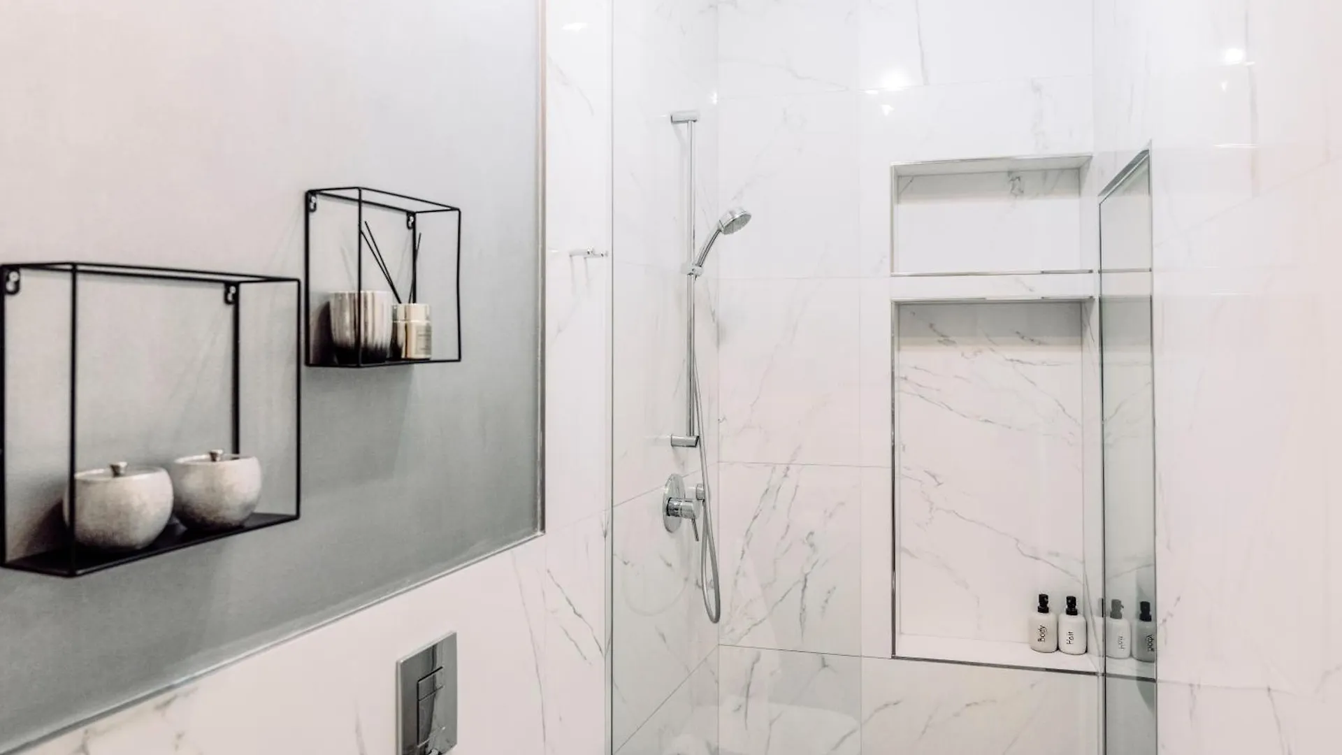 Apartment Wenceslas Square / Main Station - New Studio***** Prague